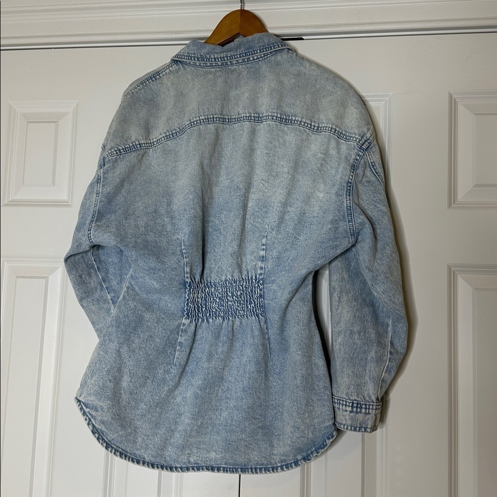 BLANKNYC Cinched Back Denim Shirt SzM Like New - Picture 5 of 5